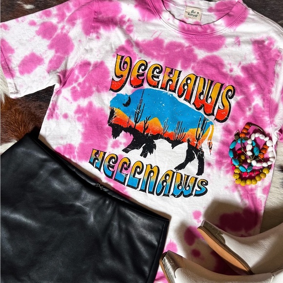 🤠 NWT Yeehaws & Hellnaws Fuchsia Tie Dye Graphic Tee - Picture 1 of 4